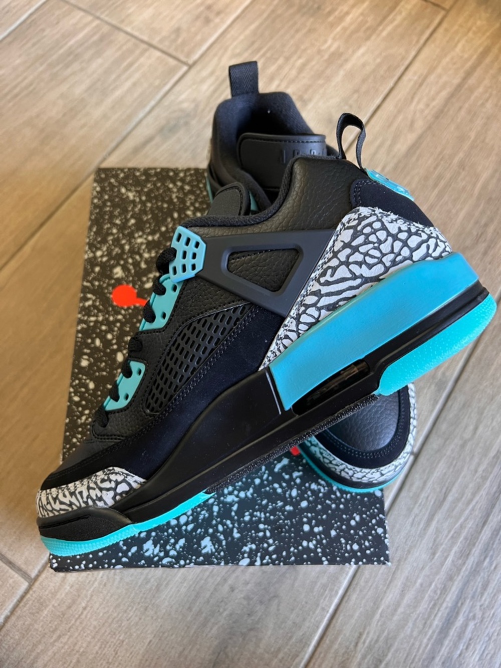 Jordan Spizike Low - Picture 5 of 10